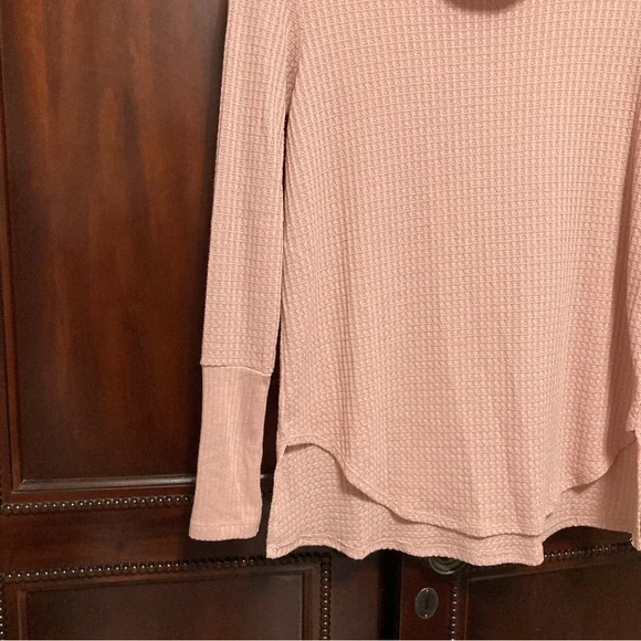 Women’s Ultra Flirt Light Pink Waffle Knit Cowl Neck Sweater Size Small - Picture 4 of 7